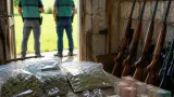 Detenido en Iurreta tras hallar más de 4 kilos de marihuana y armas en casetas de una huerta