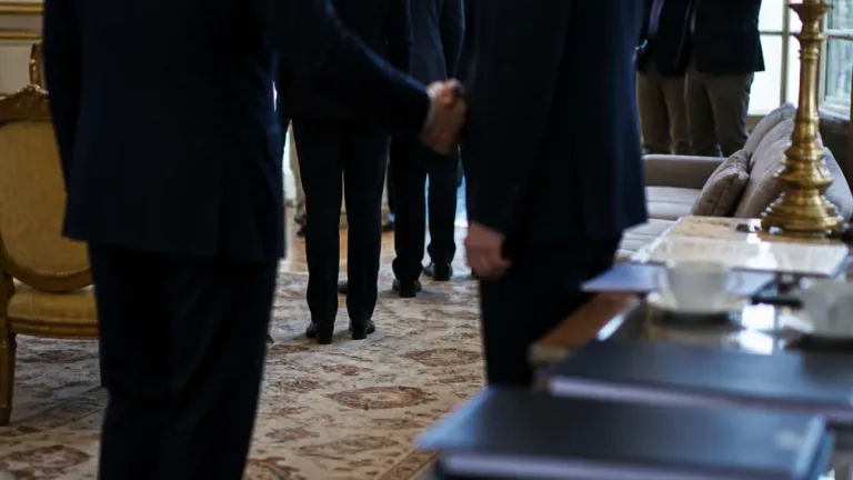El lehendakari recibe a Juanma Moreno en Ajuria Enea antes del foro sobre IA en Bilbao