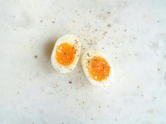 Cómo blanquear yemas de huevo: consejos y receta deliciosa de isla flotante con caramelo Cómo blanquear yemas de huevo: consejos y receta deliciosa de isla flotante con caramelo